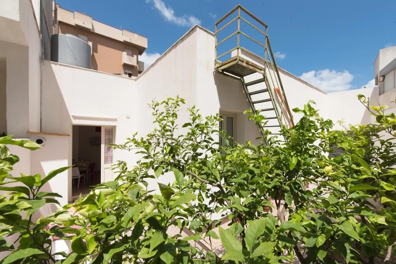 B&B Gli Ontani Trapani 0*,
